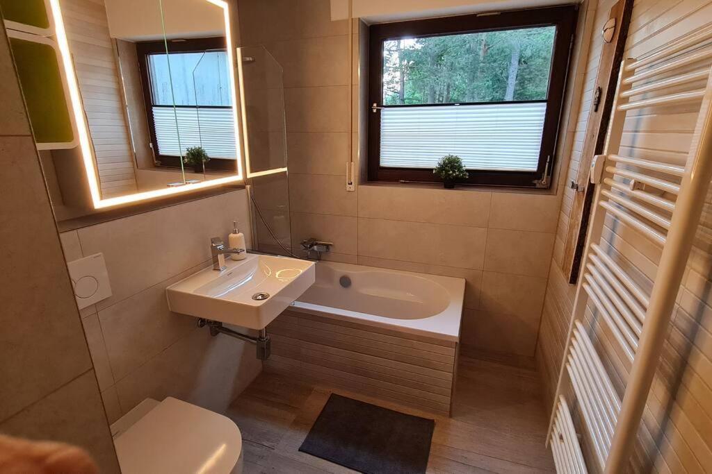 Apartamento Pool, Sauna & Schwarzwald-Idylle Unterkirnach Exterior foto